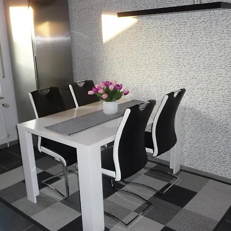 Appartamento 2 Schlafzimmer Appartement Eg Terrasse, Hund, Kamin